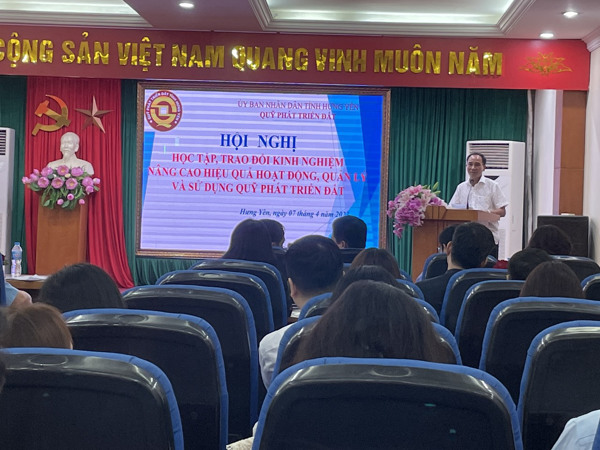 Tham dự Hội nghị học tập, trao đổi kinh nghiệm nâng cao hiệu quả hoạt động, quản lý và sử dụng Quỹ phát triển đất diễn ra tại Trụ sở Quỹ phát triển đất tỉnh Hưng Yên