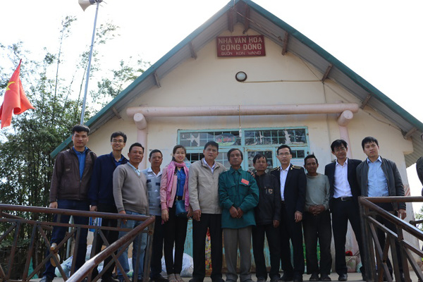 Quỹ Đầu tư phát triển Đắk Lắk đến thăm, chúc tết và tặng quà cho bà con nghèo buôn kết nghĩa năm 2018